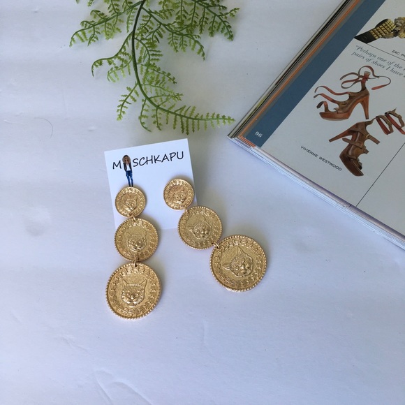 GOLD STATEMENT LION HEAD COIN DROP EARRINGS (D8) - Picture 4 of 5